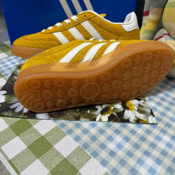 Adidas women’s sneakers - Picture 8 of 8